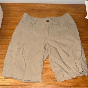 Duluth Trading Co Women's Khaki Cargo Golf Shorts